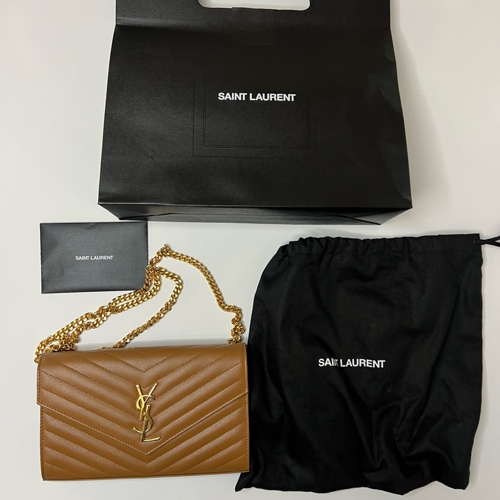 CASSANDRE MATELASSÉ CHAIN WALLET IN GRAIN DE POUDRE EMBOSSED LEATHER